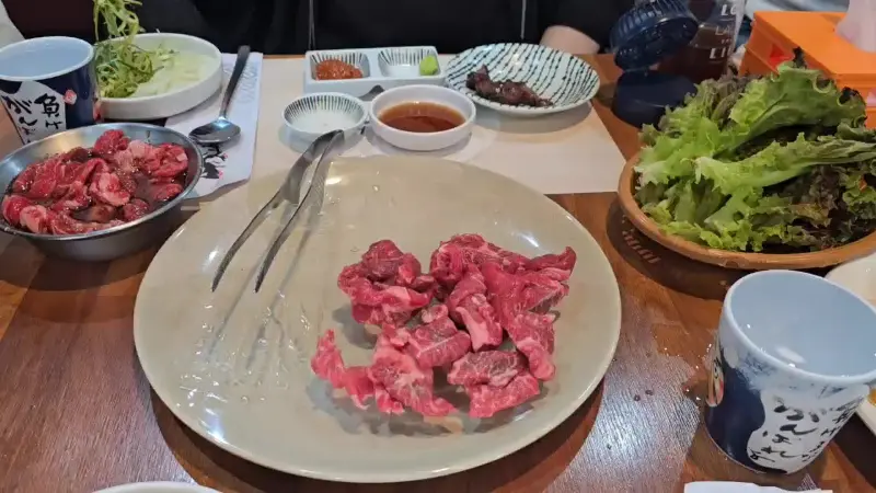 푸짐하게 담겨 나온 소고기