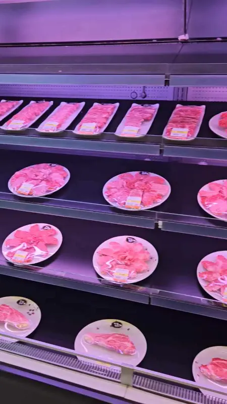 신선한 한우를 판매하는 정육 코너