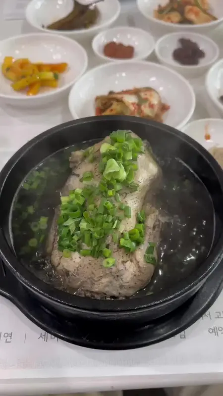 능이 삼계탕 클로즈업