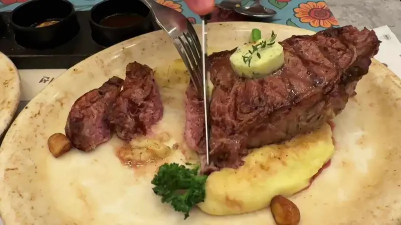 육즙 가득한 스테이크의 풍미