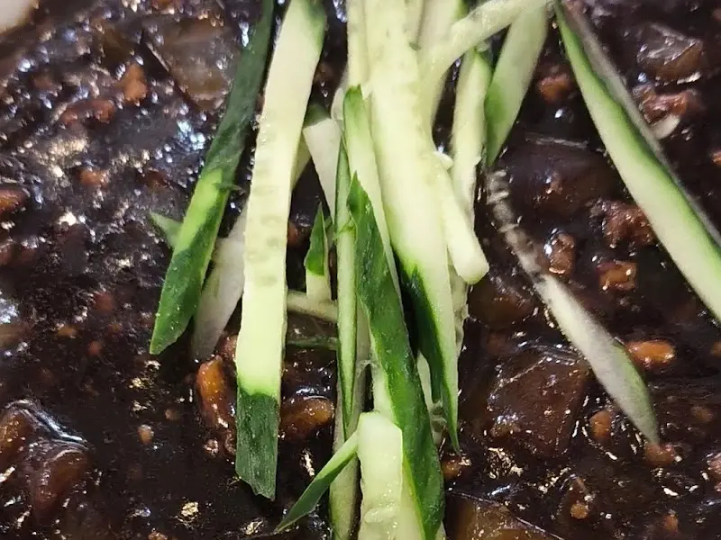 윤기가 흐르는 유니짜장