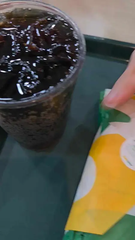 콜라와 샌드위치