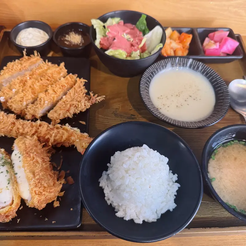 돈까스 정식 전체 샷