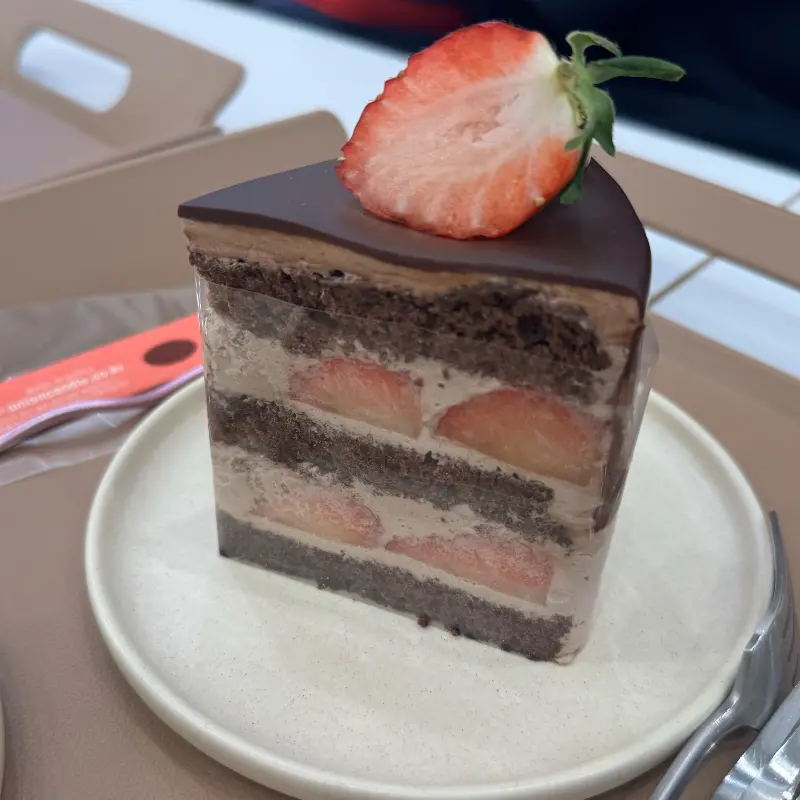 초코딸기 케이크 근접샷