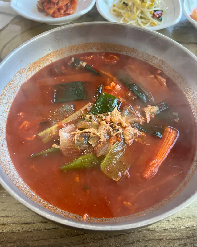 육개장과 콩나물 무침, 깍두기