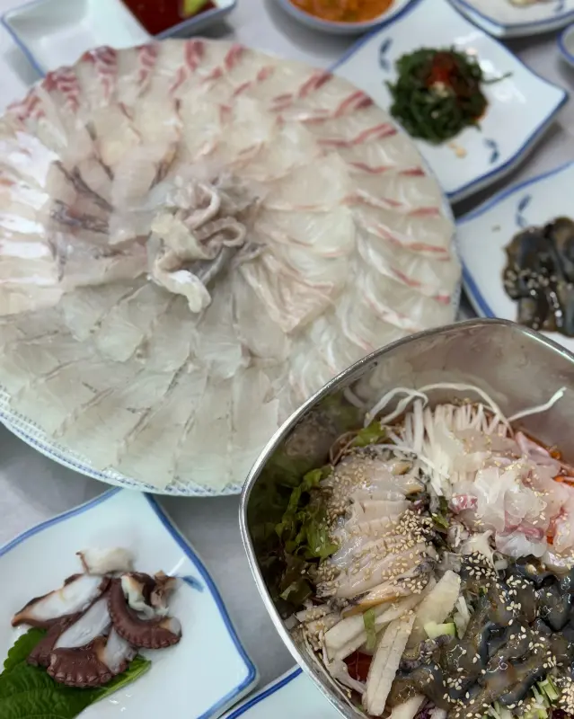 모듬회와 해산물, 물회