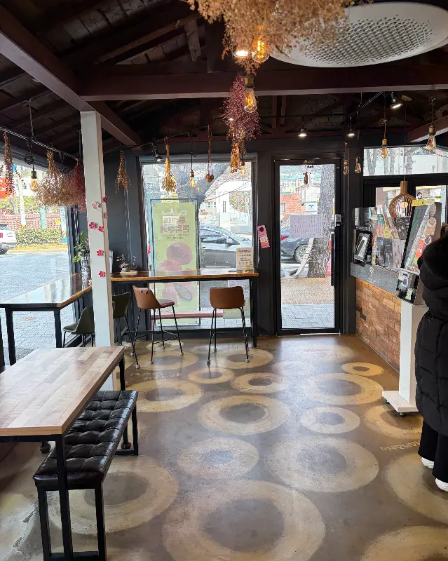 하삼동커피 내부 전경