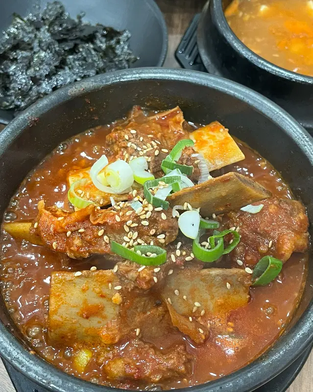 푸짐한 갈비찜 한 상 차림