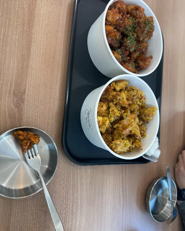 포크에 찍힌 닭강정