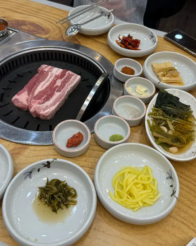 잘 구워진 삼겹살