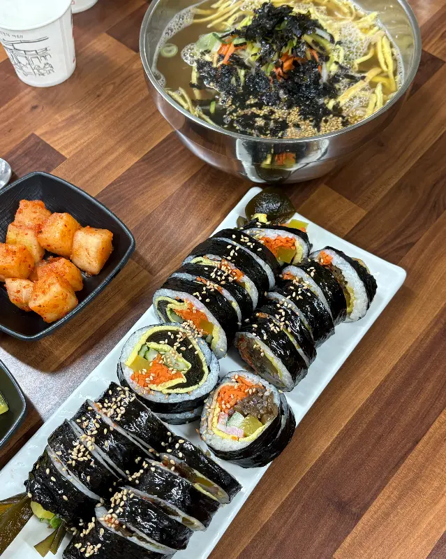 김밥과 국수