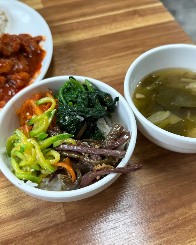 푸짐한 보리밥 비빔밥