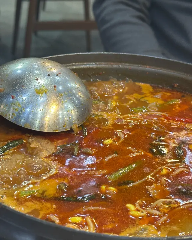 얼큰하고 시원한 국물이 일품인 뼈매운탕