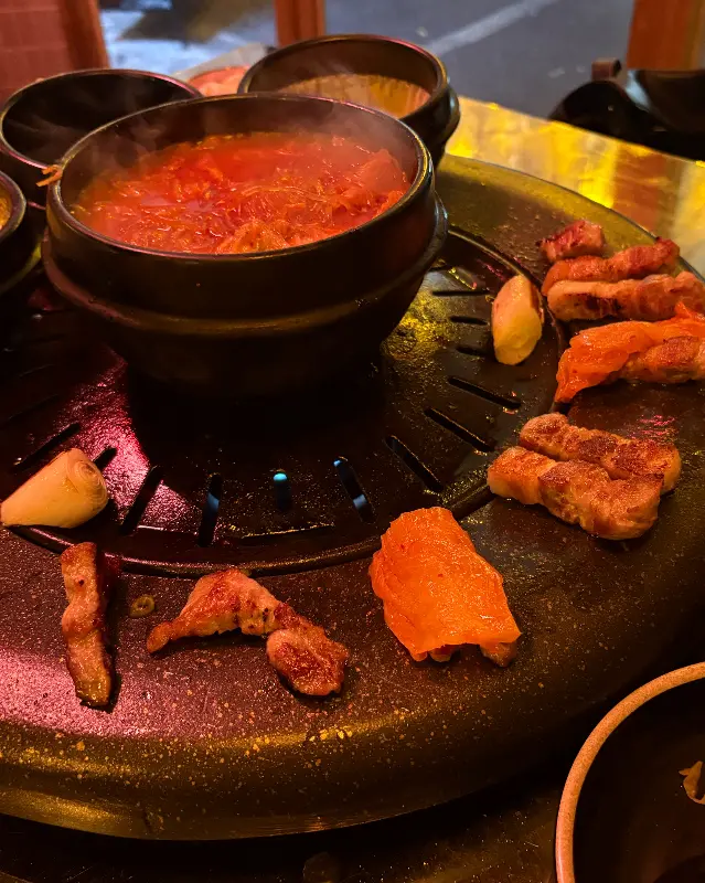 고기가 듬뿍 들어간 김치찌개