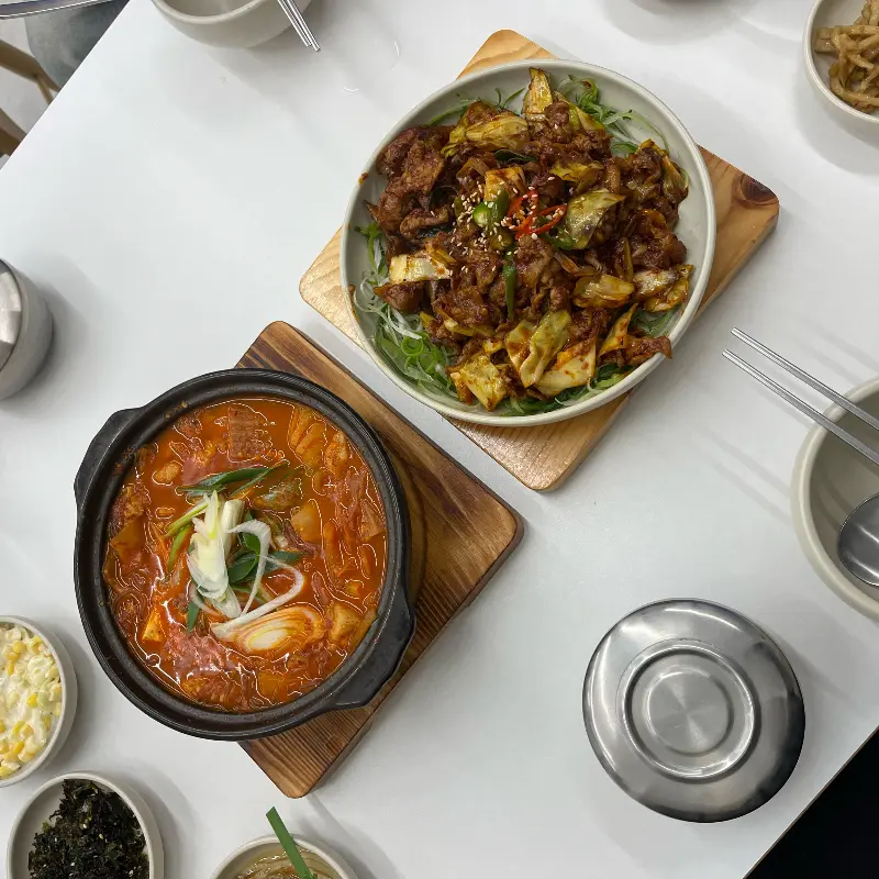 두루치기와 김치찌개