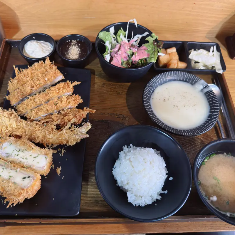 푸짐한 돈까스 정식