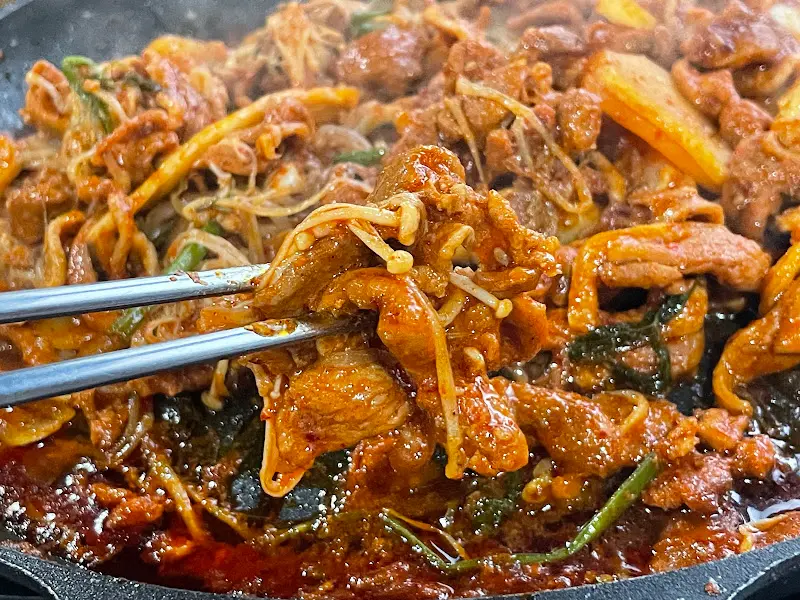 오리 주물럭 한 입