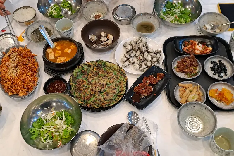 푸짐한 꼬막 한 상 차림
