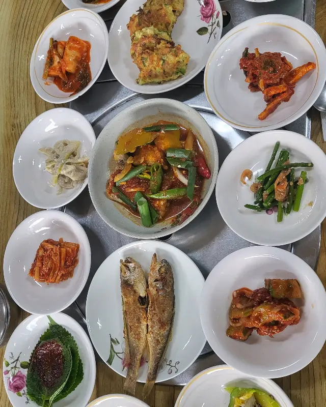 백반 한 상 차림 항공샷