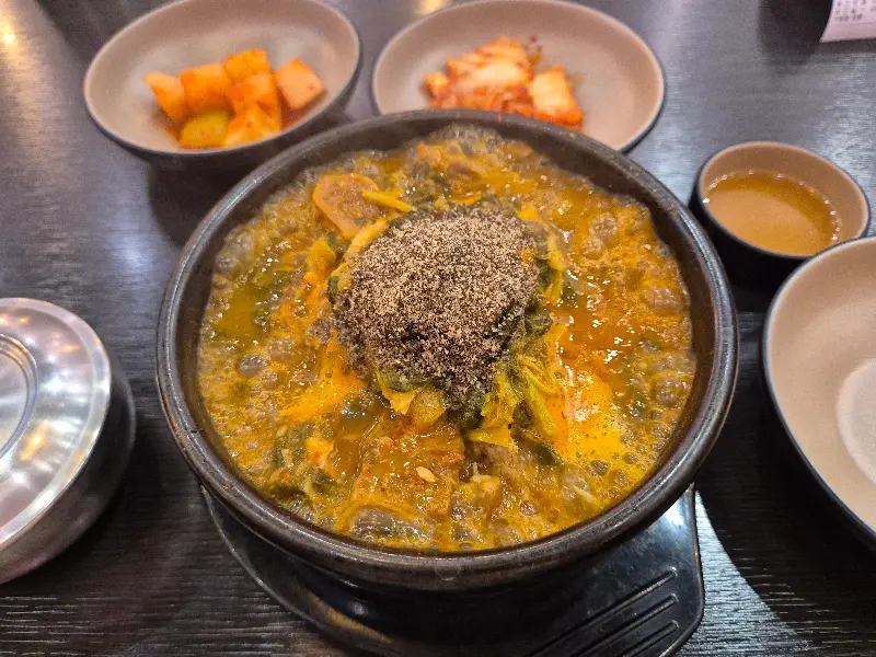 얼큰한 뼈해장국