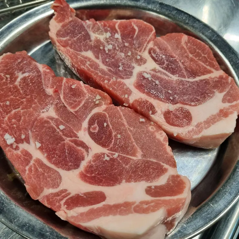 신선한 돼지생갈비