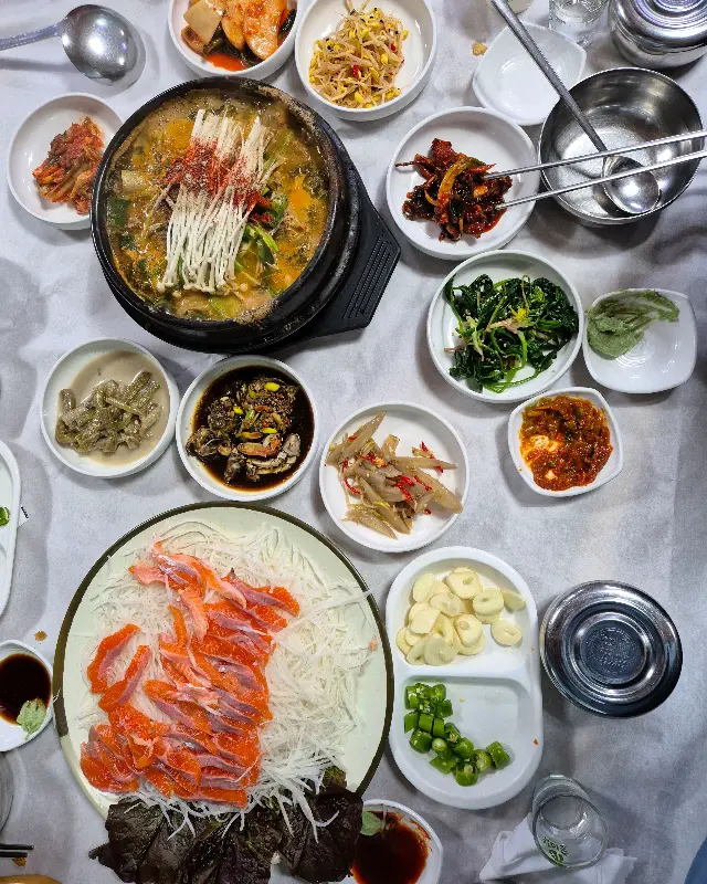 용궁산장의 송어회