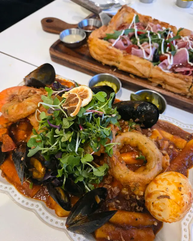 페스츄리 피자의 환상적인 비주얼