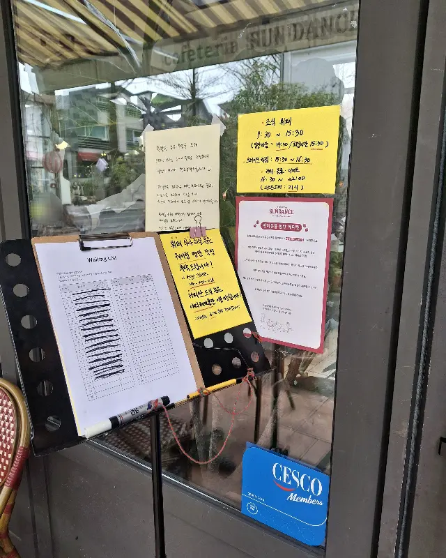 브런치 뷔페 음식