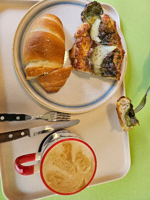 빵과 커피 한 상