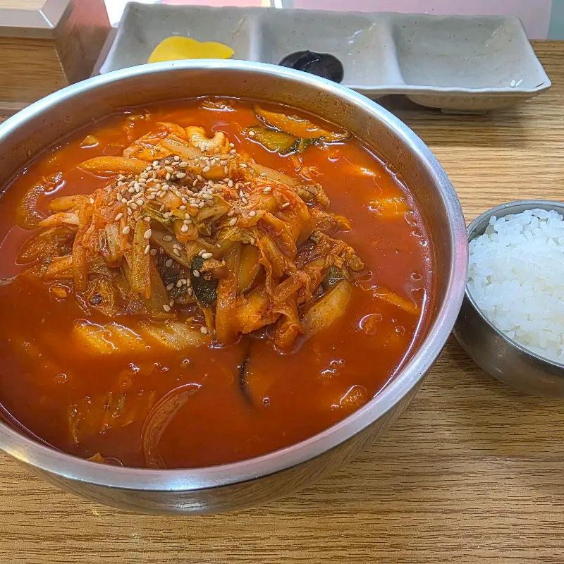 깔끔한 몽짬뽕 내부