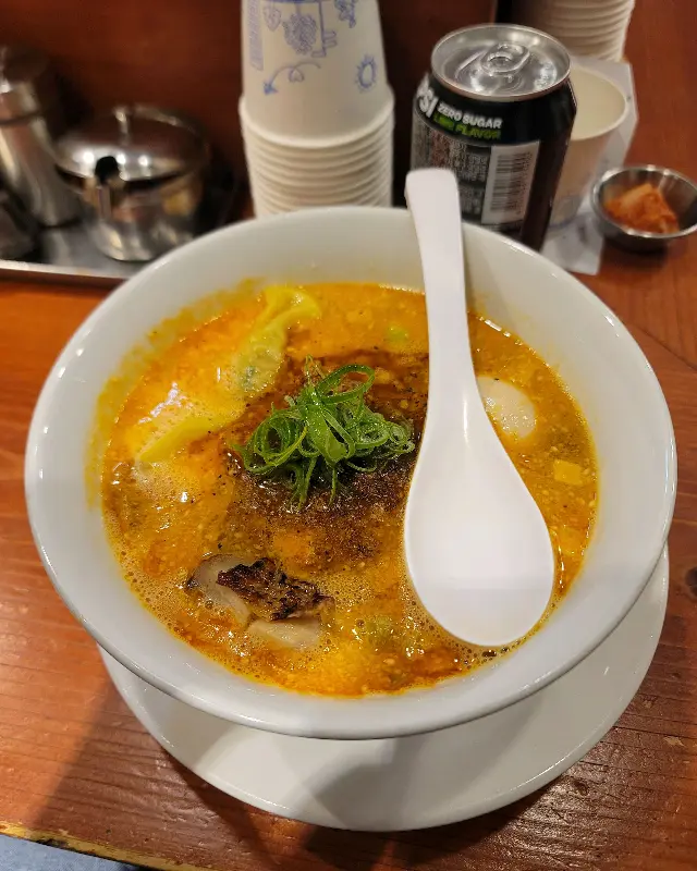 다양한 고명이 올려진 마제소바