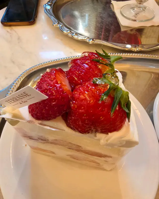 접시 위의 예술, 딸기 케이크