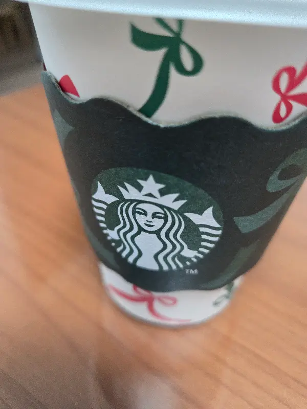 크리스마스 시즌 컵 디자인