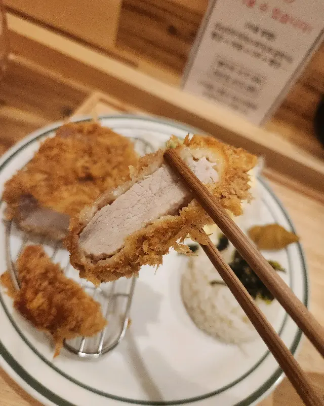 겉바속촉 돈까스 단면