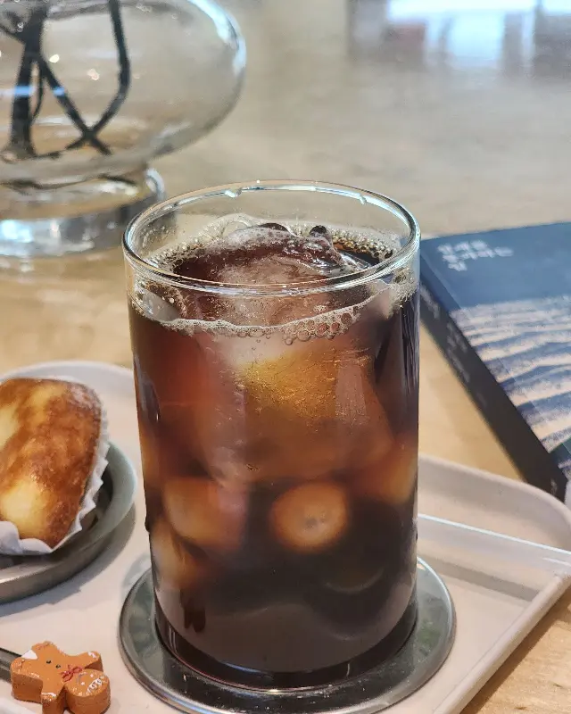 아이스 아메리카노와 두쫀쿠