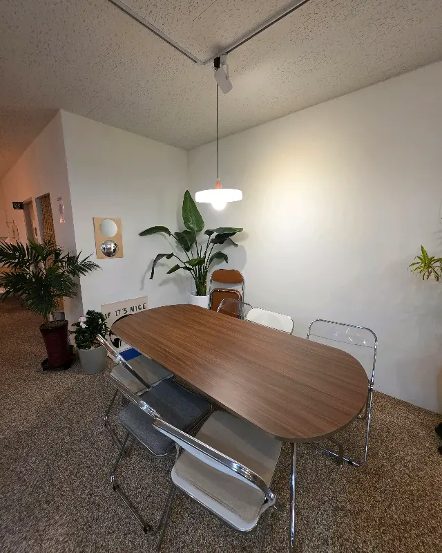 편안한 분위기의 카페 내부