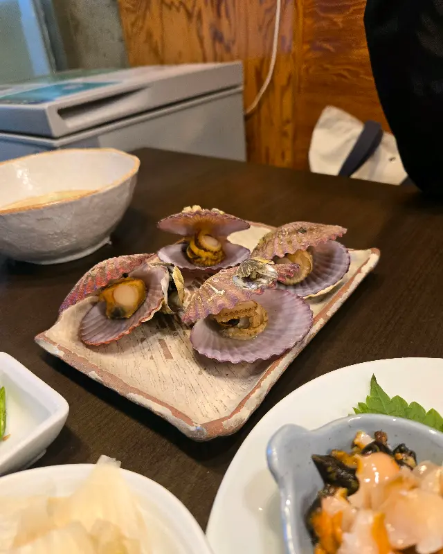 정갈하게 담겨 나온 해산물