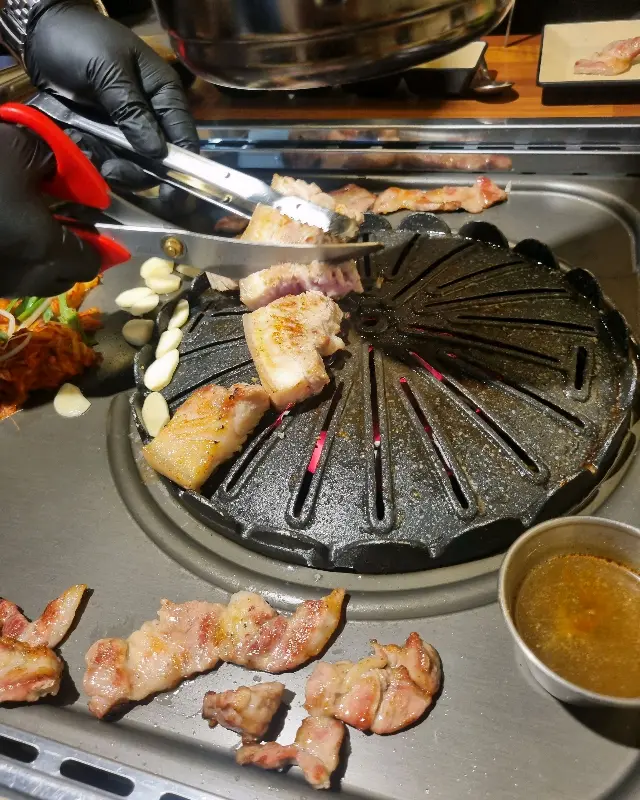 고기 굽는 모습