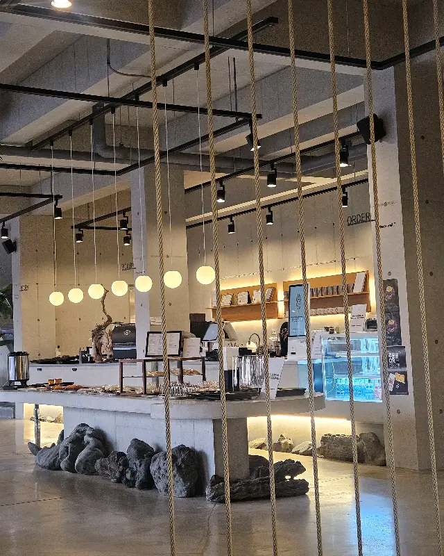 트리스톤 카페 내부 인테리어