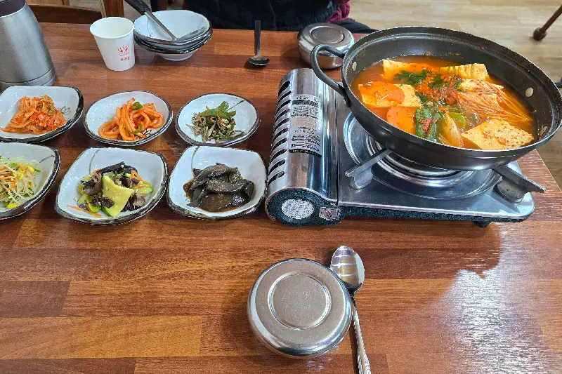 두부전골 한 상 차림