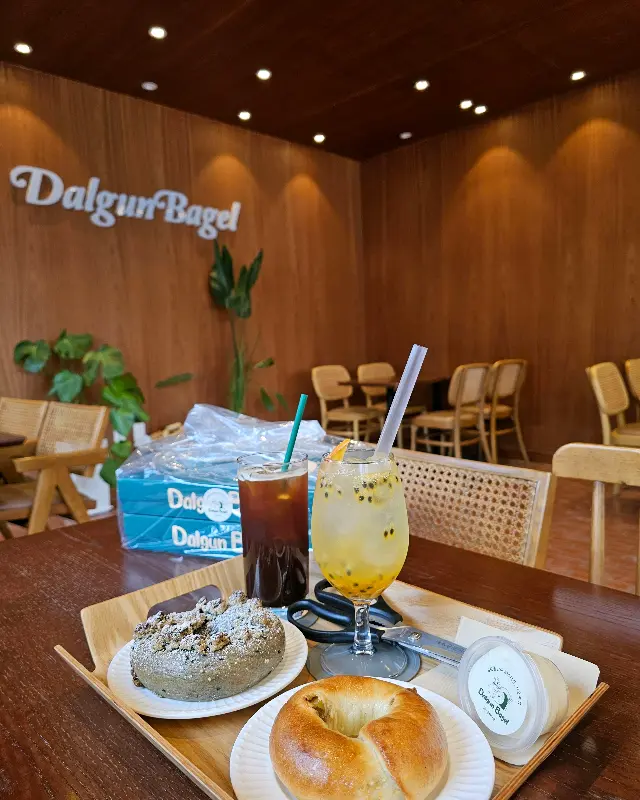 달구운 베이글 내부 전경