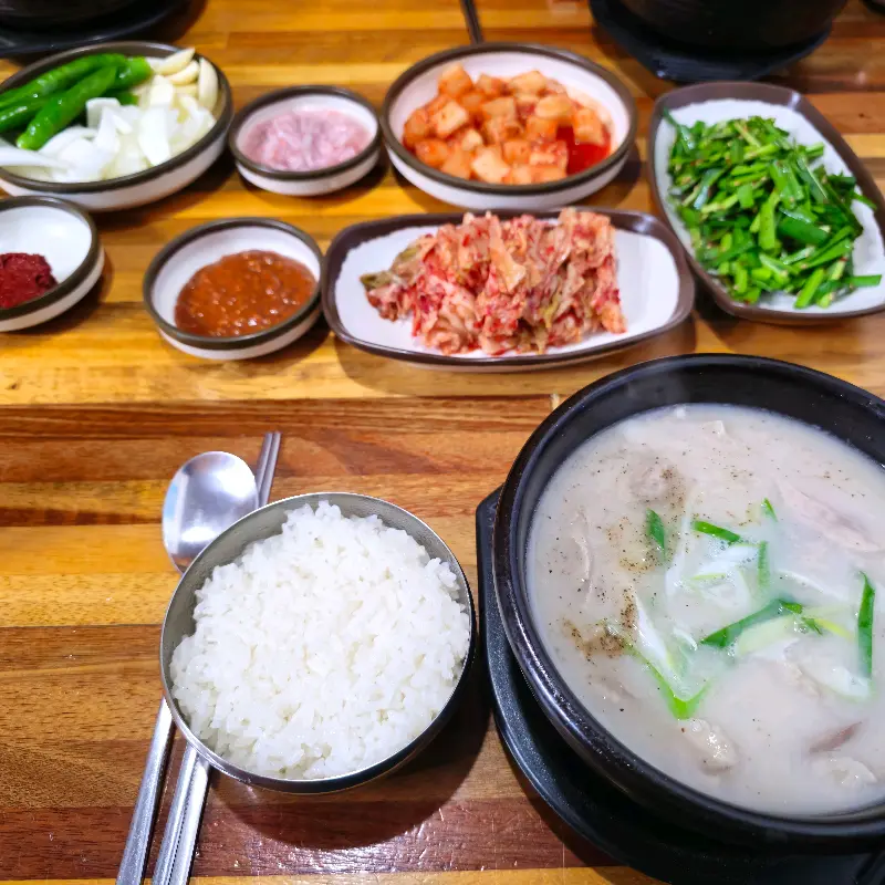 가마솥식당 돼지국밥 한상차림