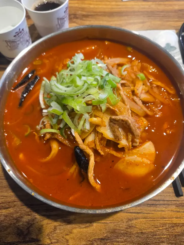 푸짐한 고기짬뽕