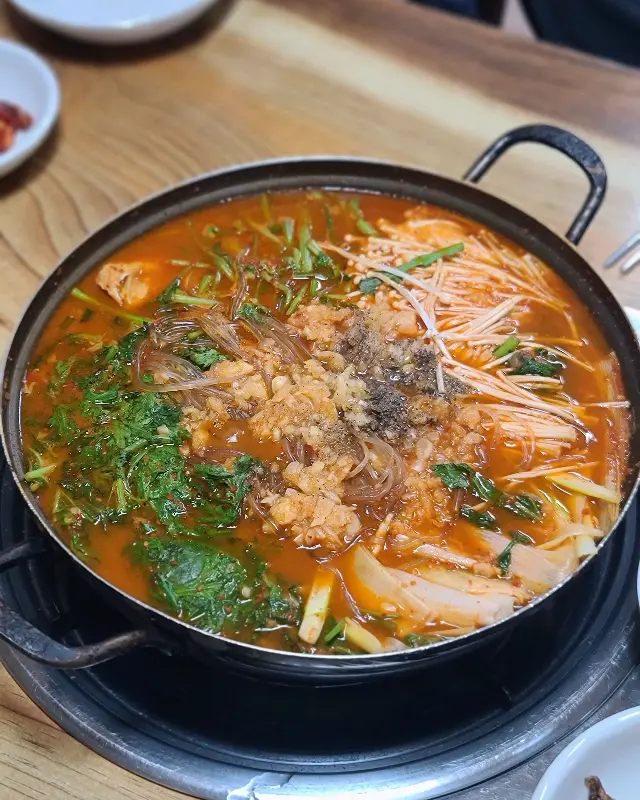 끓고 있는 매운탕