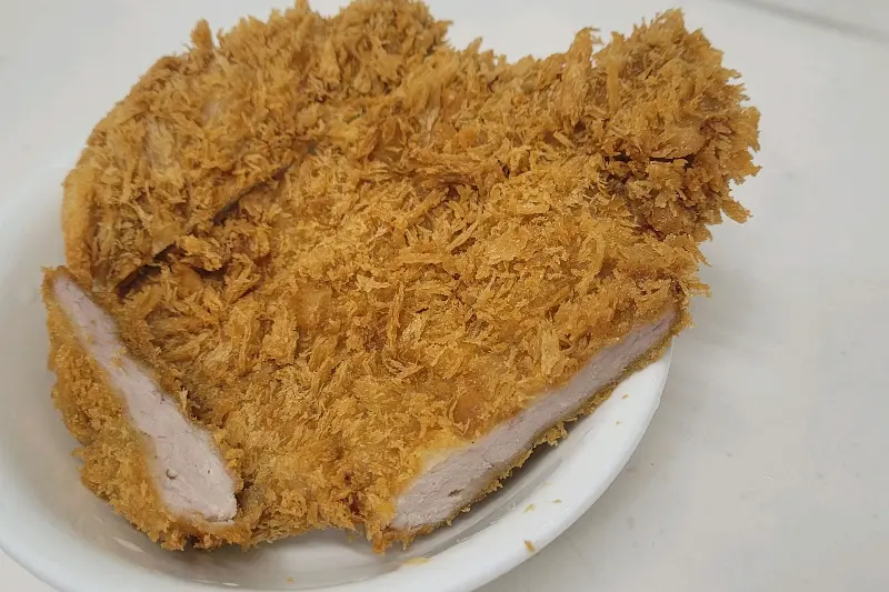 겉은 바삭, 속은 촉촉한 돈까스