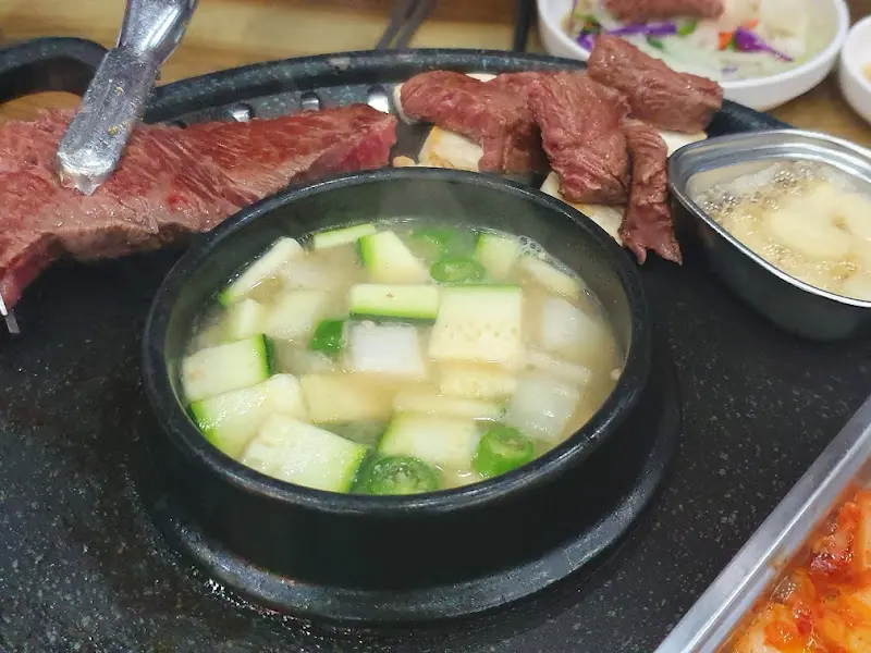 육덕봉 내부 전경