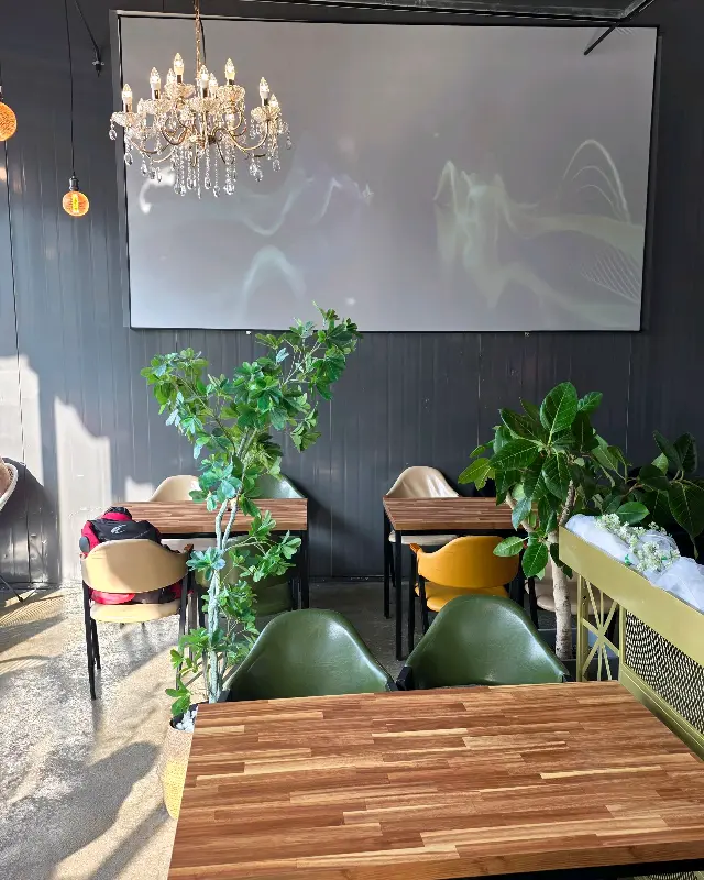 카페 내부 인테리어