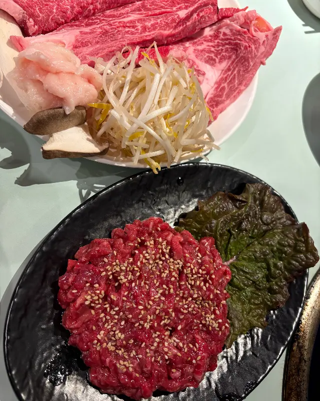 신선한 육회와 한우