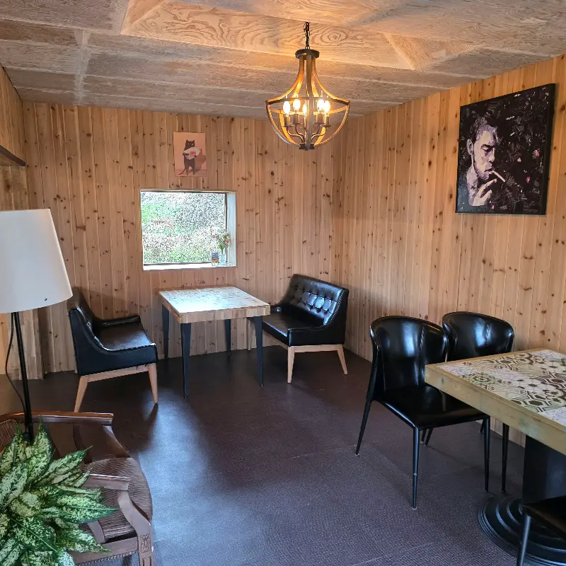 카페 내부 좌석