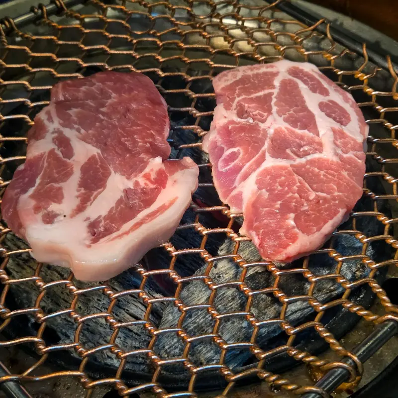 삼겹살 굽는 모습